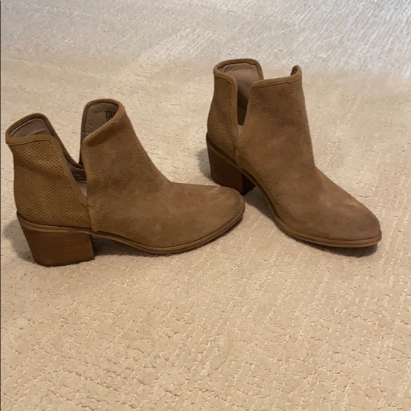 bp barris block heel